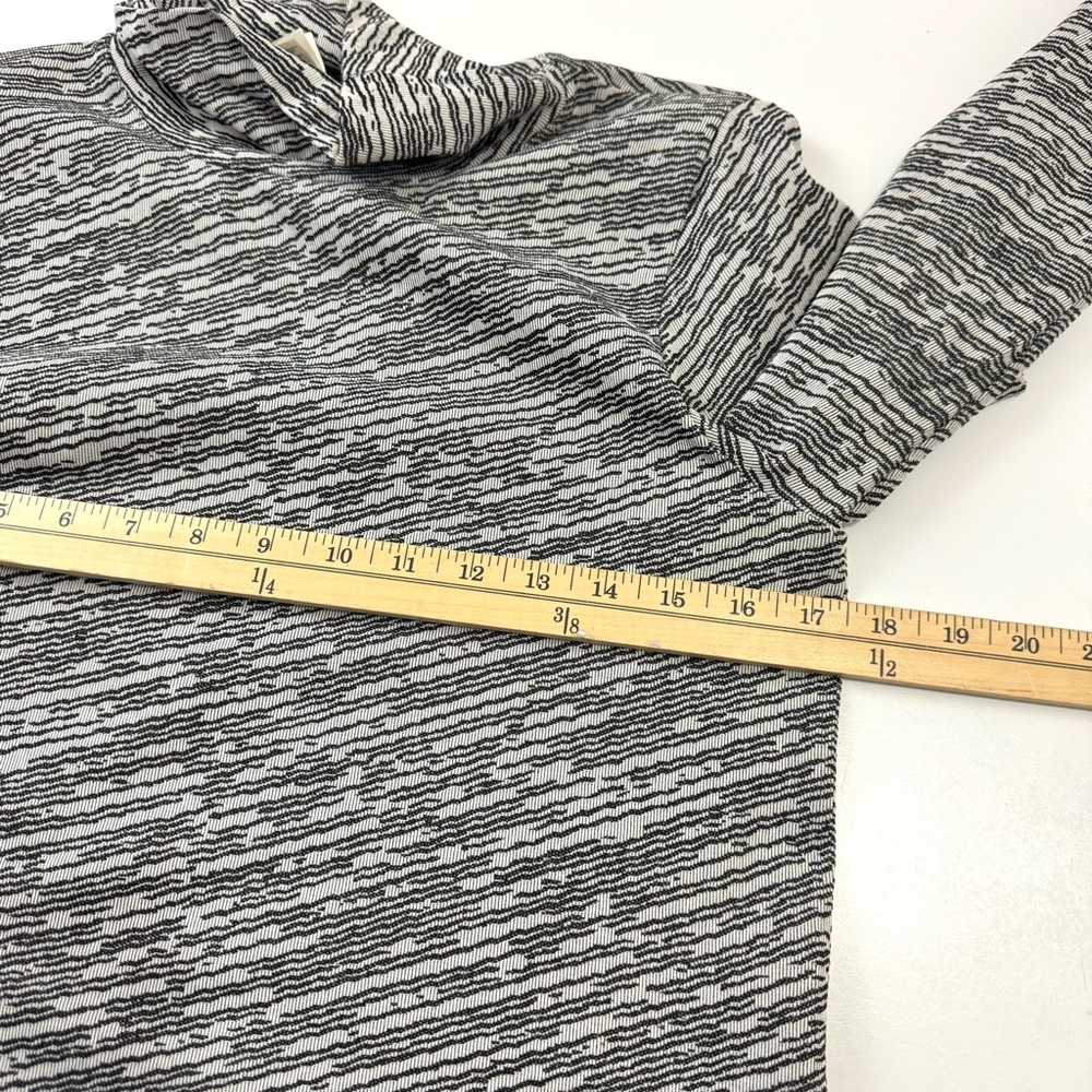 Athleta Women’s Sz L Flurry Seamless Turtleneck Long Sleeve Top Black & White - Picture 11 of 14